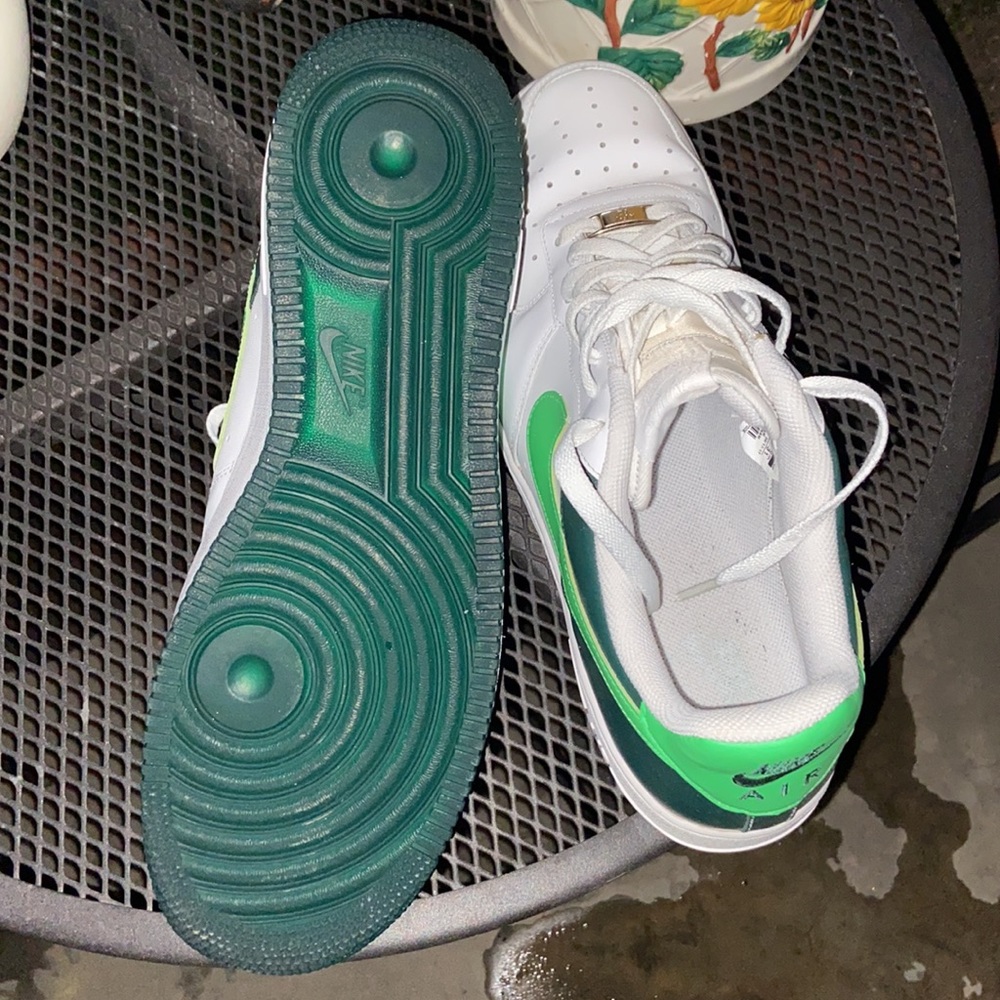 USED AIR FORCE 1 NIKE SHOES ๐ GREEN AND WHITE - Picture 3 of 4